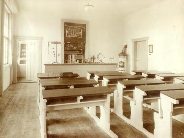 A fizikai-kémiai előadóterem